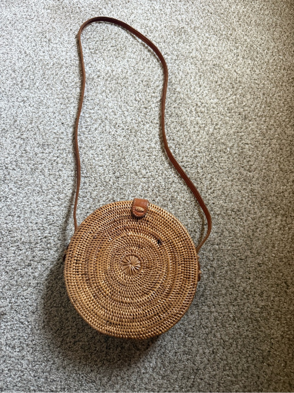 Street Level Round Woven Crossbody Bag in Brown
